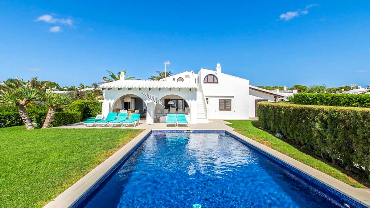 Luxury villas in Binibequer Vell