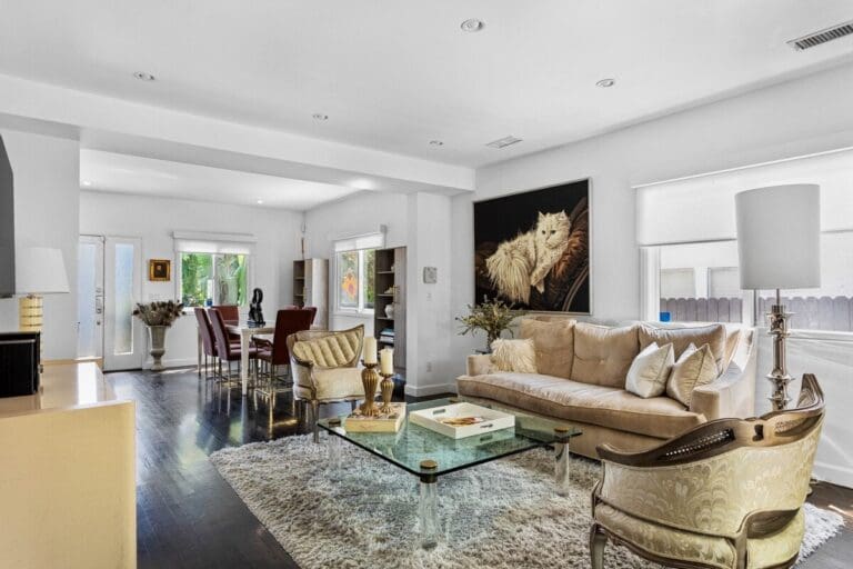 Rent Apartment Eye Narcissus Hollywood