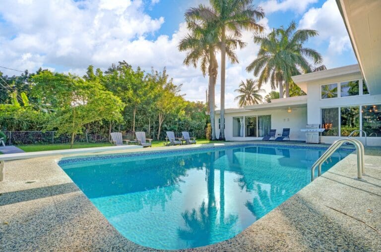 Rent Apartment Green-Yellow Silverbell Hollywood