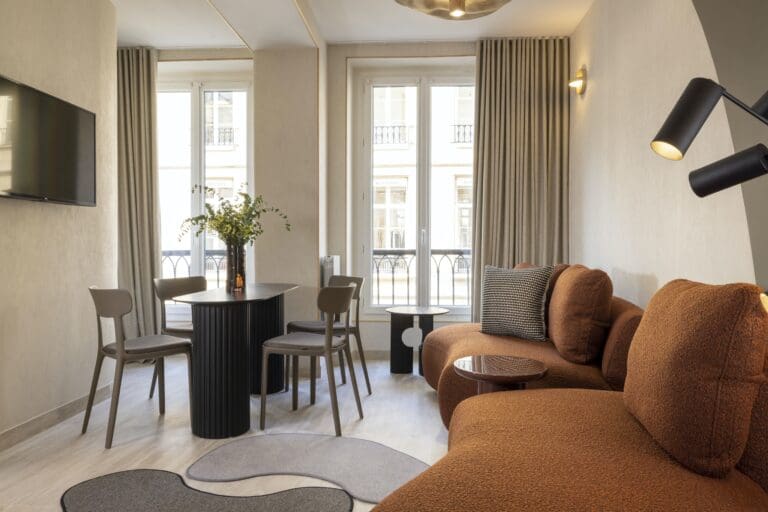 Rent Apartment Illuminating Golden Louvre – Palais Royal