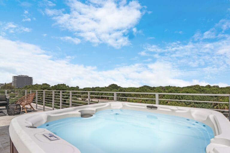 Rent Apartment Maroon Peridot Miami Beach