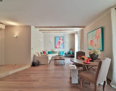 Rent Apartment Red-Orange Lisianthus Saint Tropez