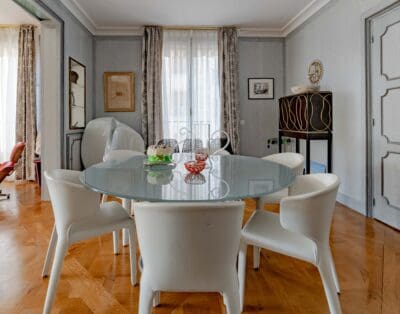 Rent Apartment Rose Kardinal Arc de Triomphe – Champs-Élysées