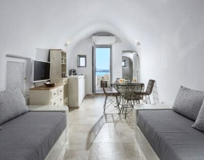 Rent Apartment Tangelo Laburnum Santorini