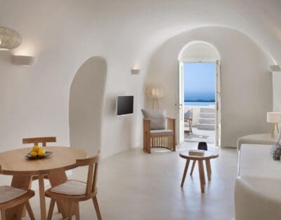 Rent Apartment Waterspout Milktree Santorini