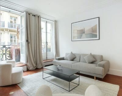 Rent Apartment Winter Butterfruit Arc de Triomphe – Champs-Élysées