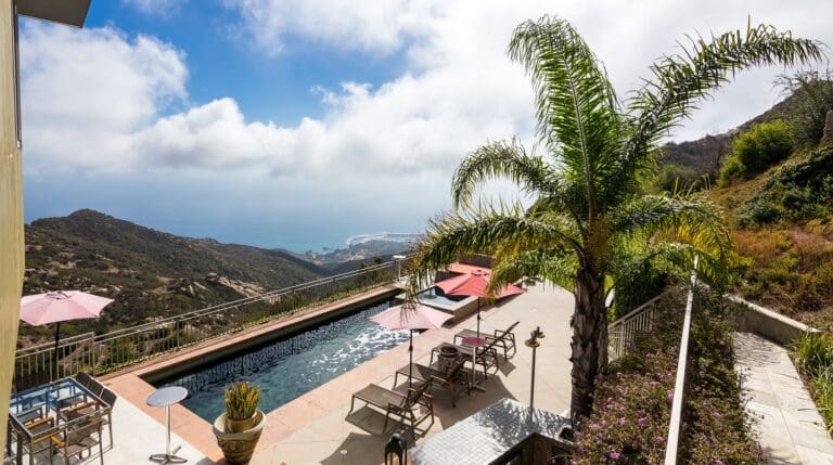 Rent House Command Cream Topanga