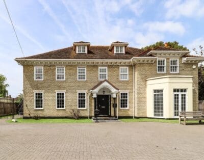 Rent Villa Acknowledged Bluey Essex