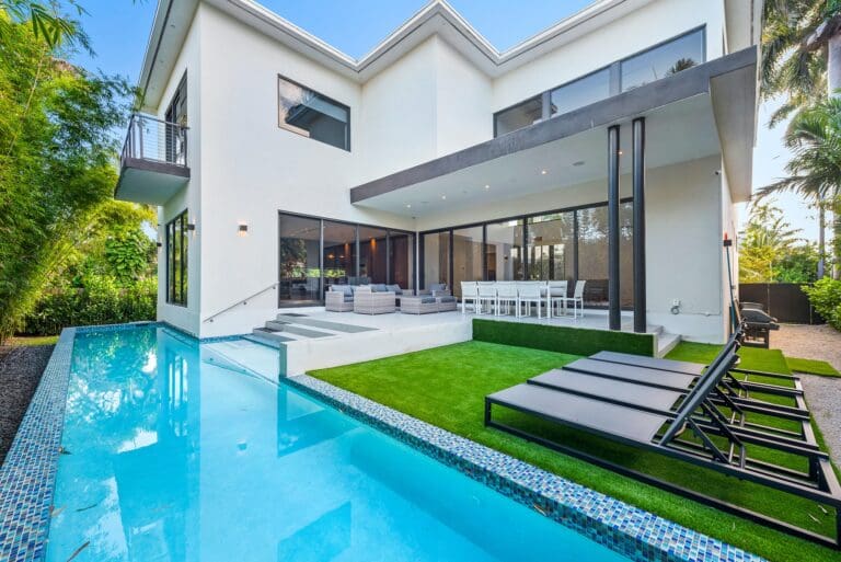 Rent Villa Aurora Fern Coconut Grove