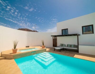 Rent Villa Charcoal Snapdragon Lanzarote