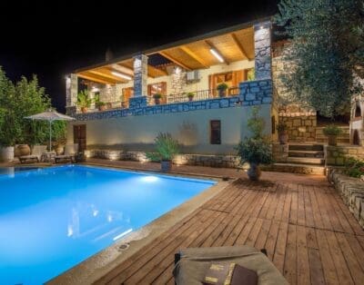 Rent Villa Convivial Mahogany Greece