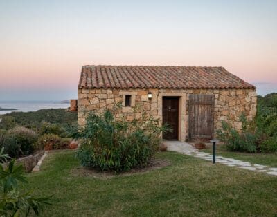 Rent Villa Cornflower Goyavier Sardinia