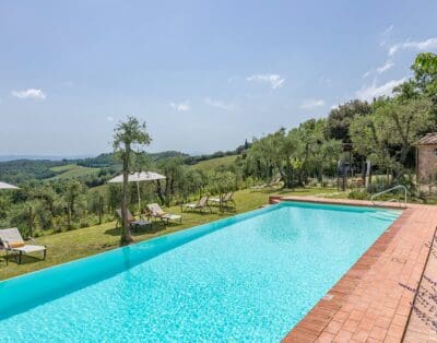 Rent Villa Dip Poinsettia Tuscany