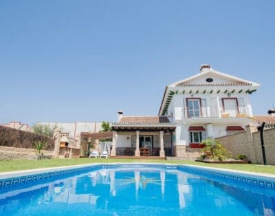 Rent Villa Dogwood Walnut Spain