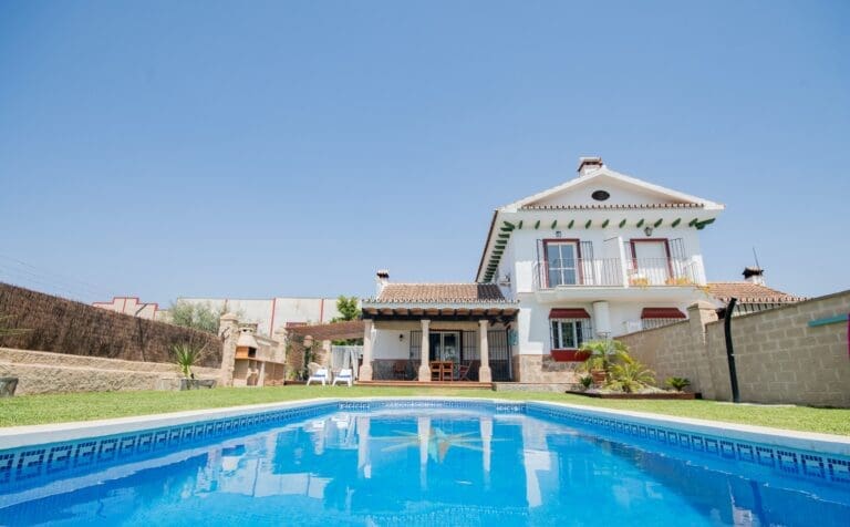 Rent Villa Dogwood Walnut Spain