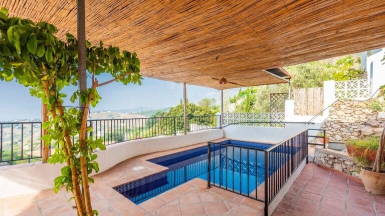 Rent Villa Fleet Cream Spain