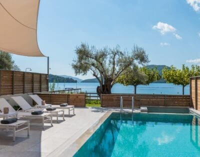 Rent Villa Gleaming Aureolin Greece