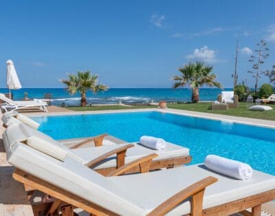 Rent Villa Gray Strongback Crete