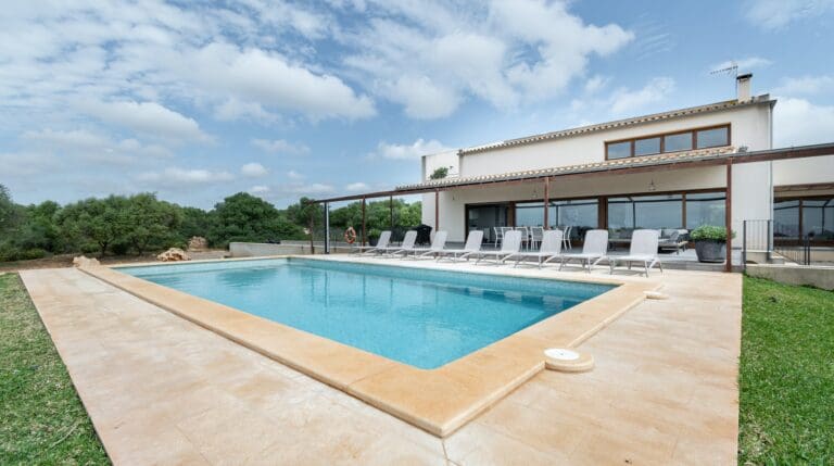 Rent Villa Picton Pine Mallorca
