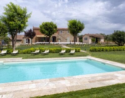 Rent Villa Saffron Dhau Tuscany