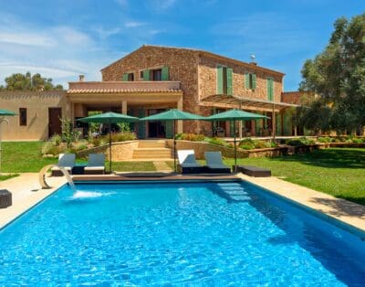 Rent Villa Scarlet Ash Mallorca