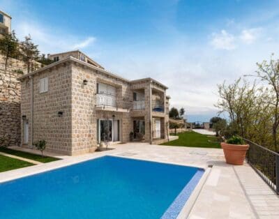 Rent Villa Shandy Sapphire Montenegro