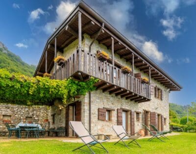 Rent Villa Smokey Almond Lombardy