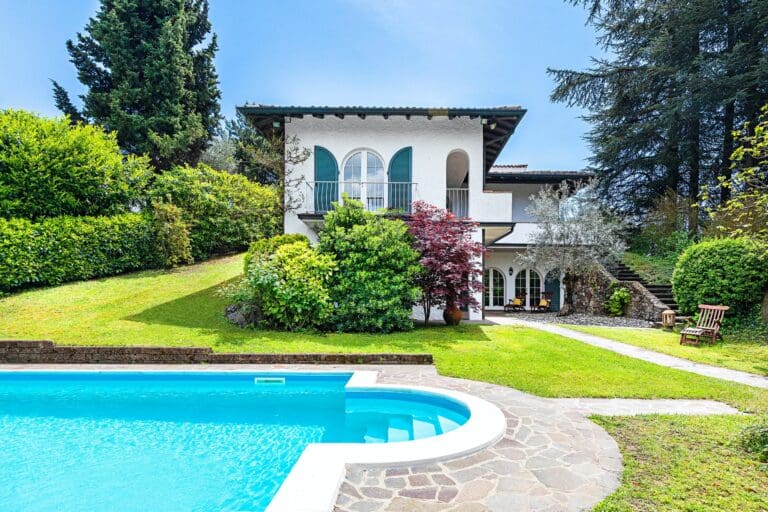 Rent Villa Telemagenta Strawberry Italy
