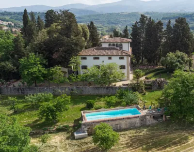 Rent Villa Violet-Red Quiver Tuscany