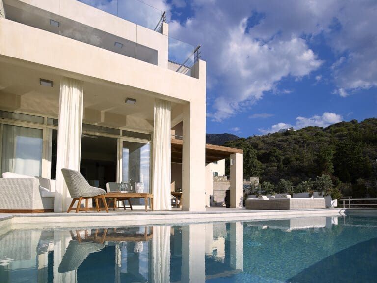 Rent Villa Vivid Breadnut Kokkino Chorio