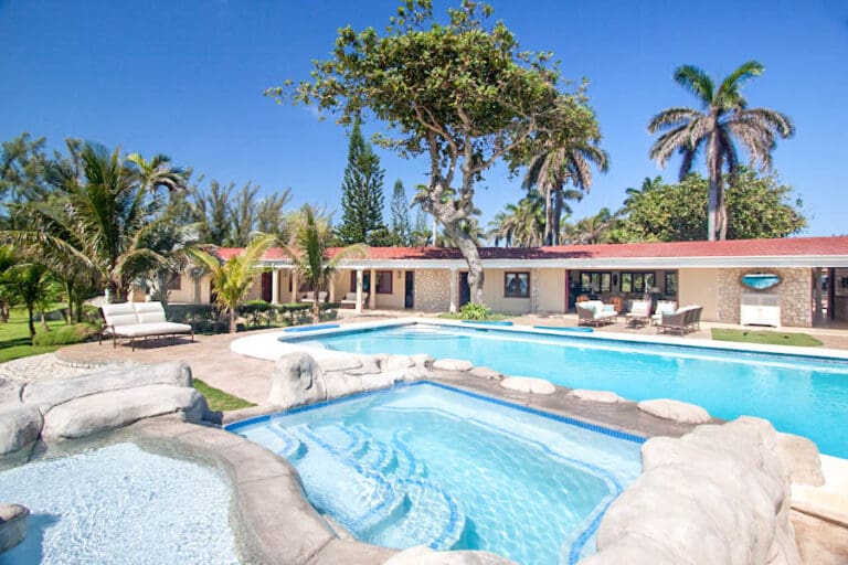 Benitoite Shore House Jamaica