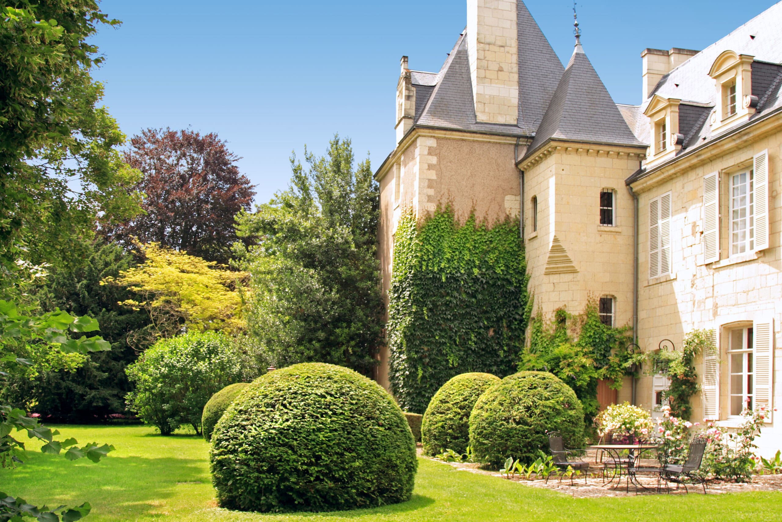 Chateau Gombardy And Cottage France