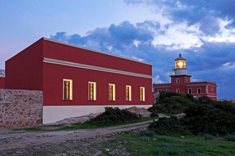 Faro Rosso Estate Italy