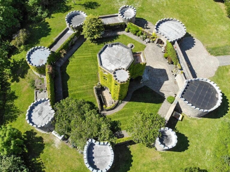 Rent C17th Castle United Kingdom