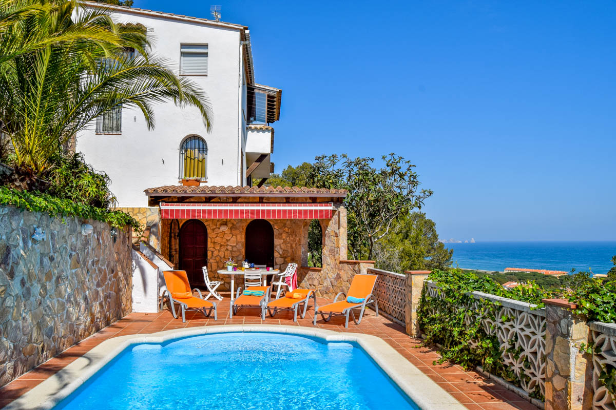 Luxury villas in Palau-sator