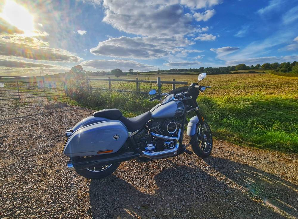 Harley Davidson Sportglide – The Best Of Both Worlds