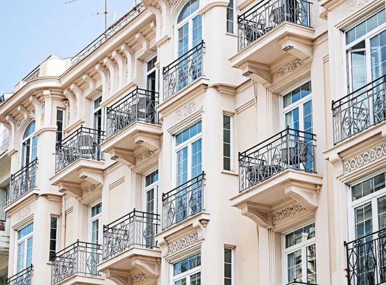 ILLUMINATED BY "HOTEL RIVIERA COLLECTION" IN NICE