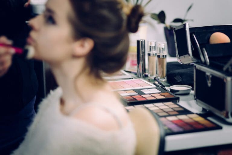 Look Wonderful This Winter: Expert Make Up Tips