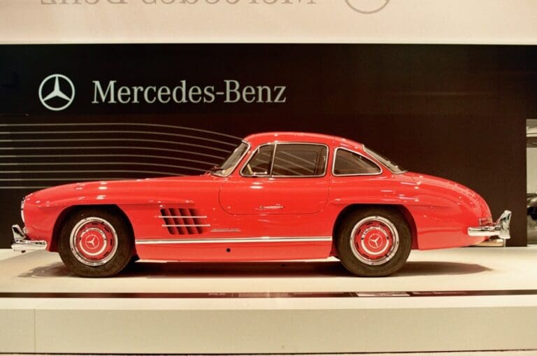 Mercedes-Benz a driving force in the classic car market