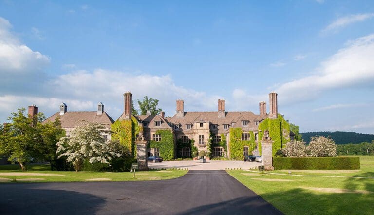 Sleep Like A Queen at Llangoed Hall