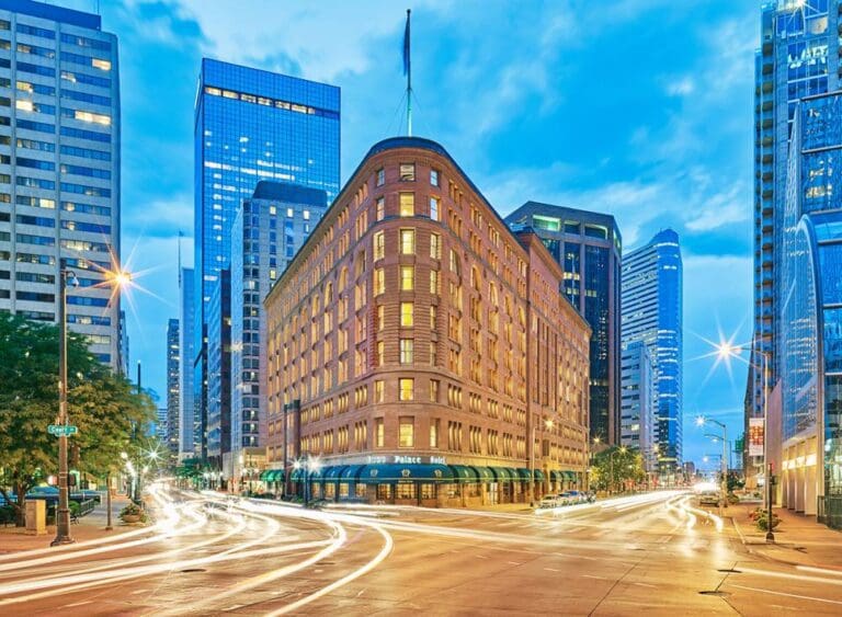 THE BROWN PALACE HOTEL IN DENVER: REVIEW