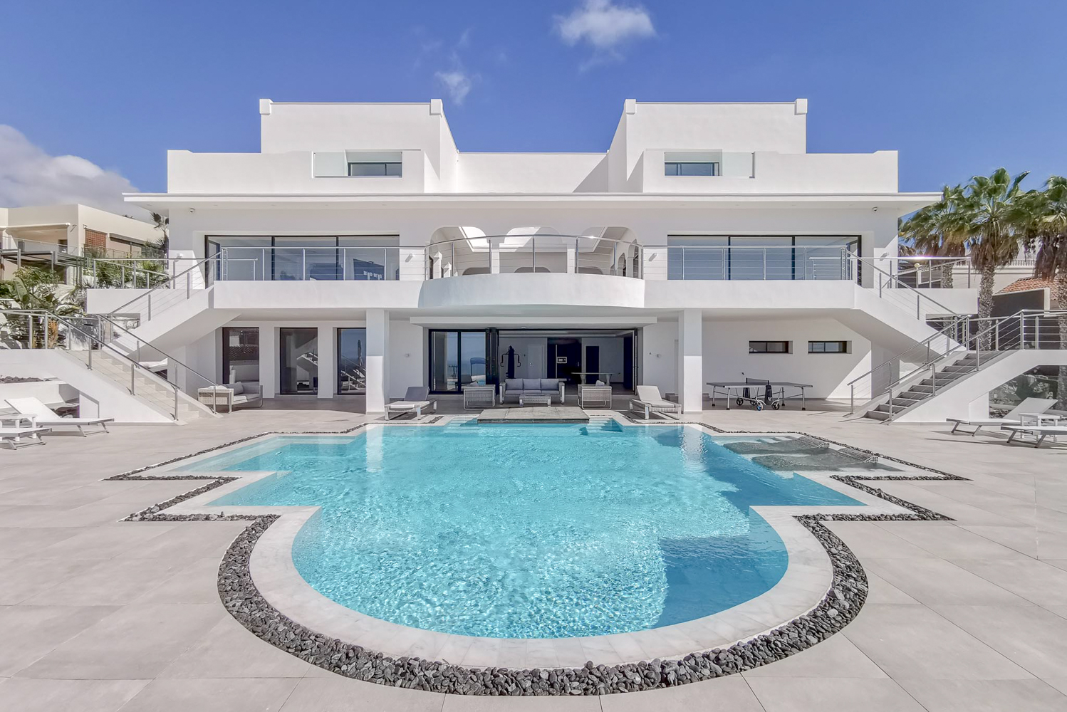 Luxury villas in Arona