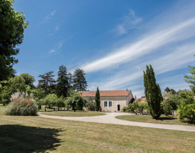 Rent Maison Folle Blanche France