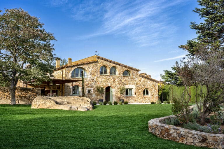 Rent Villa Montras Spain