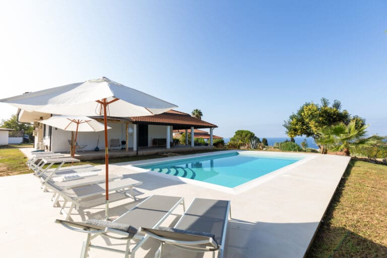 Rent Lagoena Italy