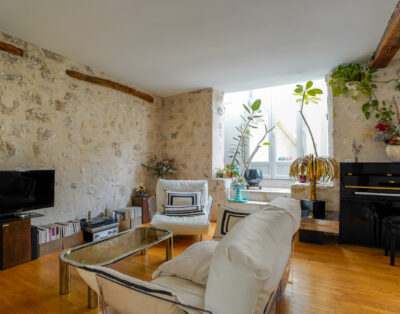 Rent Stone Wall Sanctuary France