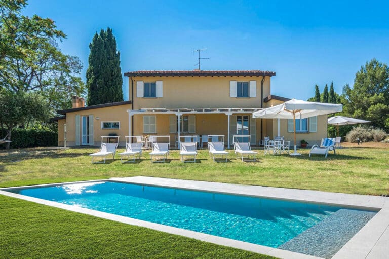 Rent Villa Castagni Italy