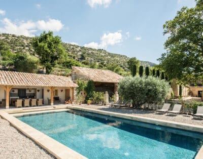 Rent Villa Les Dentelles France