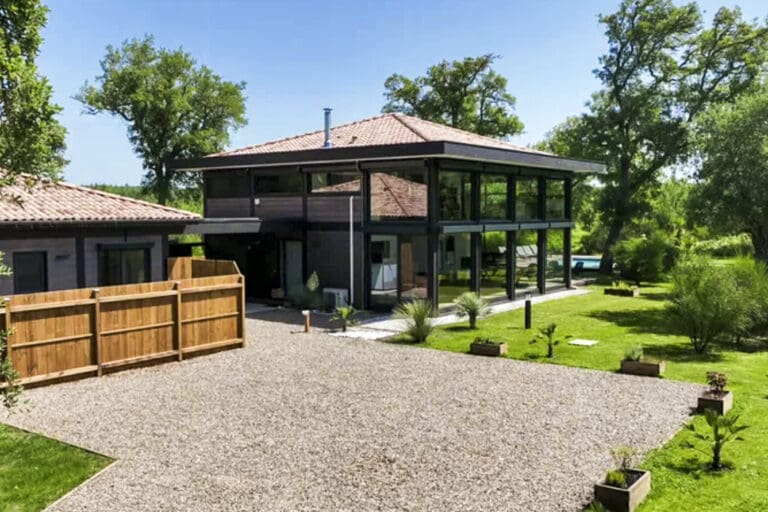 Rent Villa & Lodge Littoral France