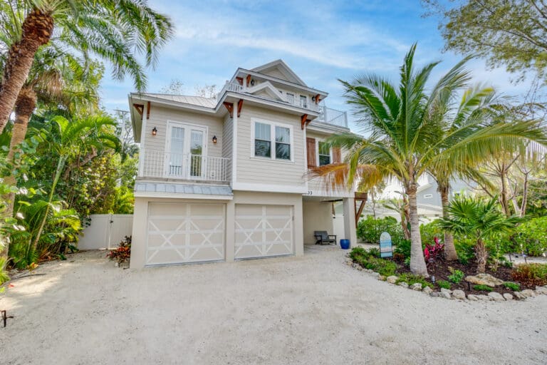 Rent Villa Mist United States